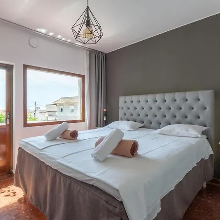 Stunning Family With Pool Ref 156 Villa