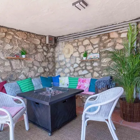 Villa Stunning Family With Pool Ref 156 *