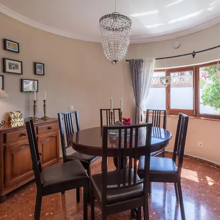 Villa Stunning Family With Pool Ref 156
