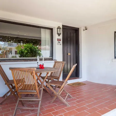 Stunning Family With Pool Ref 156