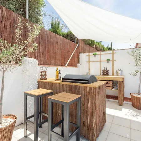 Stunning Family With Pool Ref 156