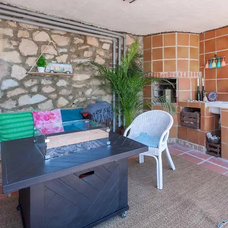 Stunning Family With Pool Ref 156 Villa