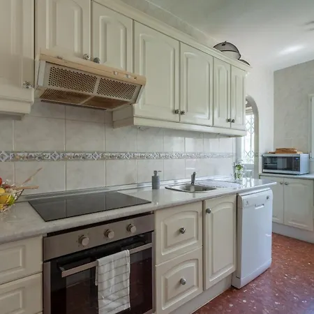 Villa Stunning Family With Pool Ref 156